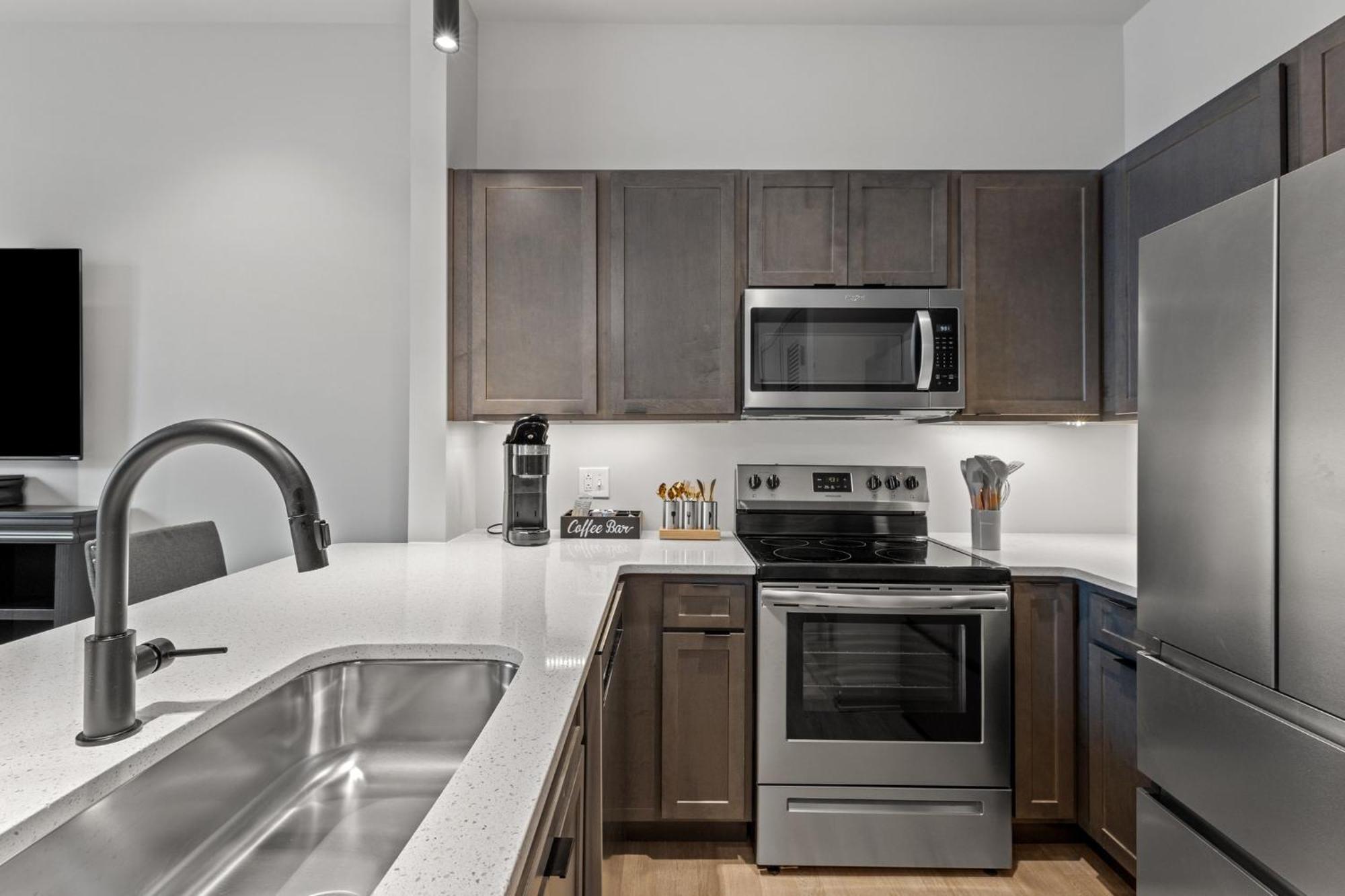 175 Lex - Walkable Downtown Lexington & Rupp Arena - Full Condos Номер фото